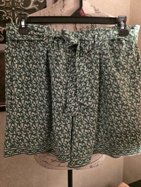 Max Studio Green Leaf-Print Women's LARGE L Tie-Waist Shorts With Pockets EUC